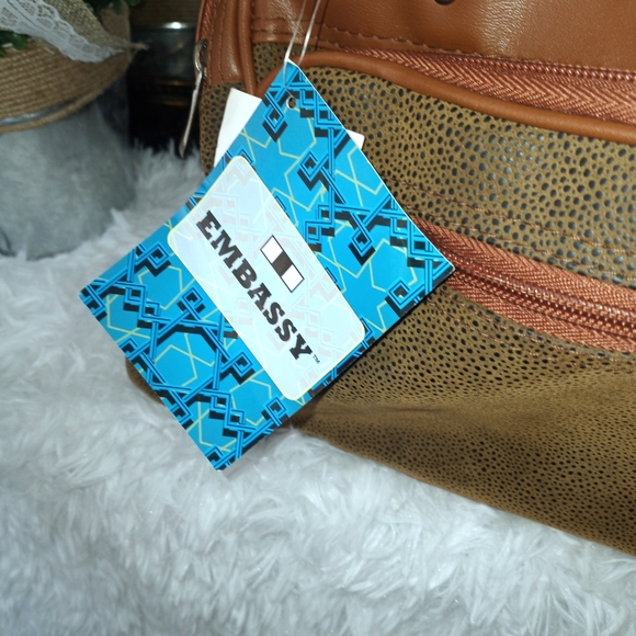 EMBASSY DUFFLEBAG/TRAVEL BAG tags have been removed - Picture 7 of 8